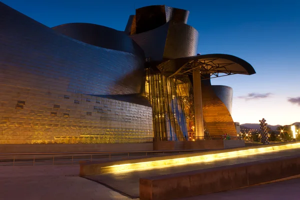 Museo Guggenheim, Abandoibarra, Bilbao, Bizkaia, País Vasco —  Fotos de Stock