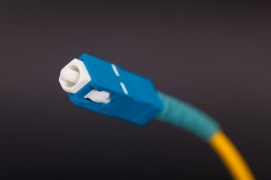 Fiber optik kablo