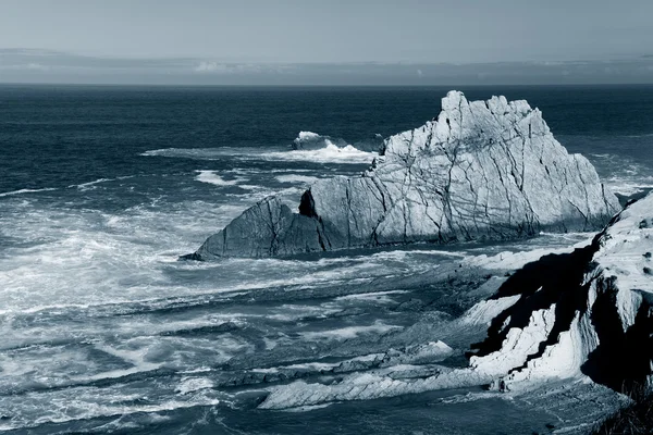 Côte de Liencres en noir et blanc, Cantabrie, Espagne — Photo