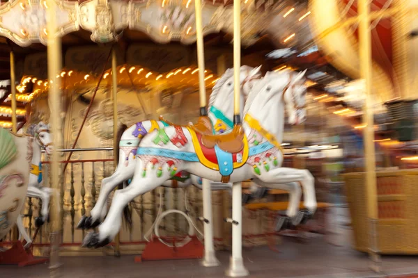 旋转木马，巴黎，法国 — 图库照片