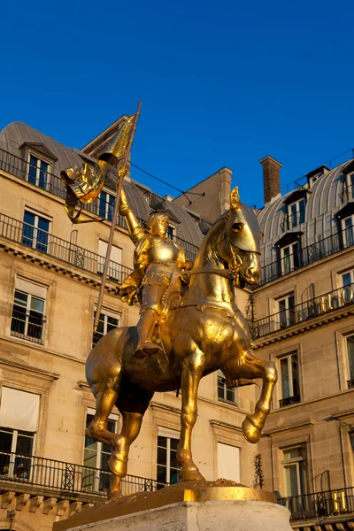Statue Jeanne d'arc, Place des piramides, Paris, Ile de France, F — Photo