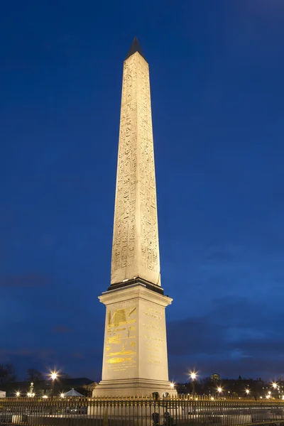 룩 소 르, Concordia 광장, 파리, 프랑스의 오 벨 리스크 — 스톡 사진