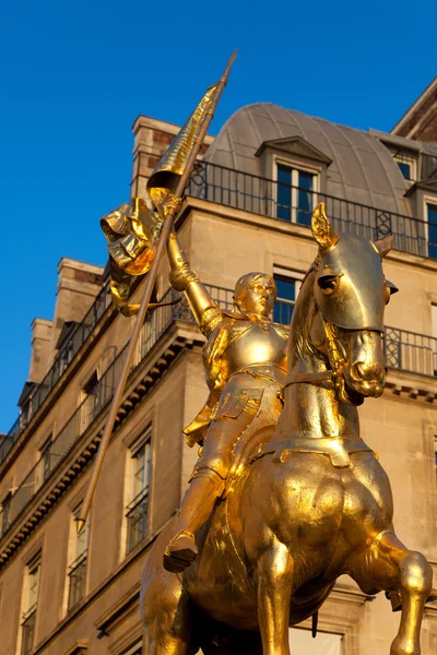 Estátua de Joana d 'Arc, Place des piramides, Paris, Ile de France, F — Fotografia de Stock