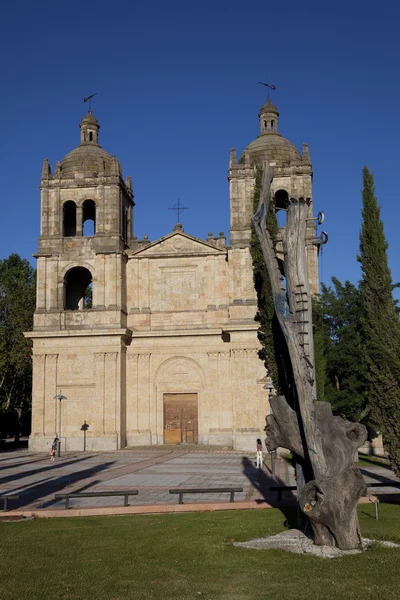 Iglesia de Santisima Trinidad del arrabal, Salamanca, Castilla y — Foto de Stock