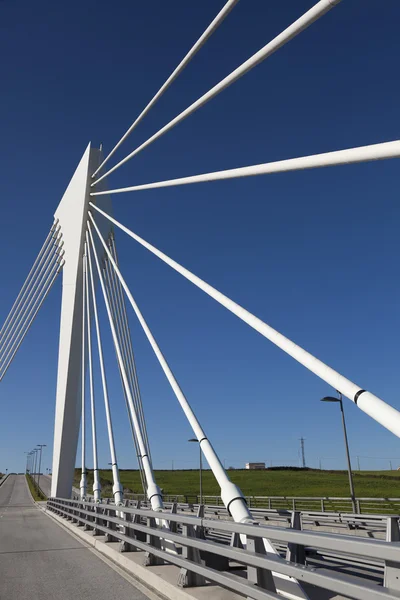 Puente del parque tecnológico, Santander, Cantabria, España — Foto de Stock