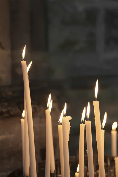 Κεριά στον καθεδρικό ναό του reims, marne, champagne-ardenne, fra — Φωτογραφία Αρχείου