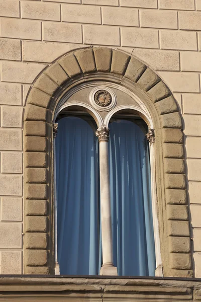 Okno v Florencie, Toskánsko, Itálie — Stock fotografie
