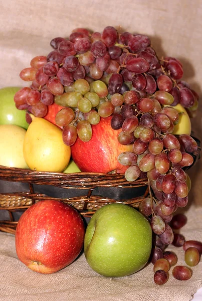 Fortsatt liv av frisk frukt – stockfoto