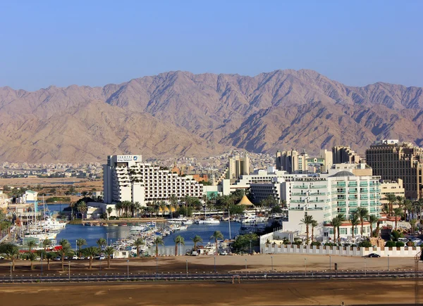 Eilat - Jachthafen und moderne Hotels am Roten Meer — Stockfoto