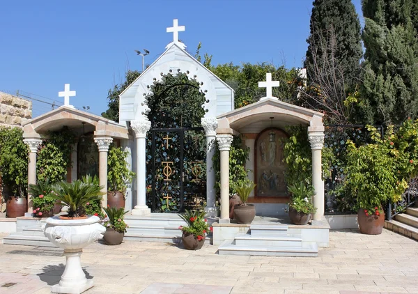 Binnenplaats in de kerk van Jezus eerste wonder, kefar cana, Israël — Stockfoto