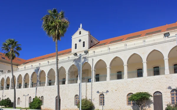 Keresztyén iskola beindításával és a szalézi templom Nazareth, Izrael — Stock Fotó