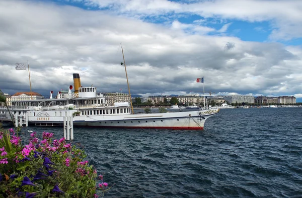 Tekne için yürüyüşler lake geneva, İsviçre — Stok fotoğraf