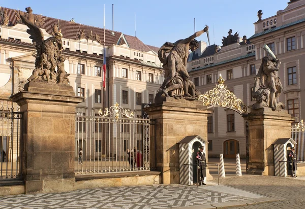 Guardia d'onore nel Castello di Praga — Foto Stock