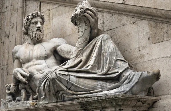 Estatua del Tíber para Palazzo Senatorio, Roma — Foto de Stock