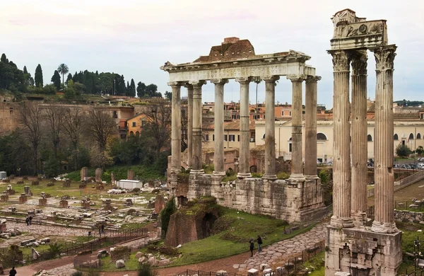 Oude ruïnes van het Forum Romanum (Foro Romano) in Rome — Stockfoto