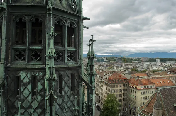 Vista de Ginebra, Suiza desde la Catedral de San Pedro — Foto de Stock