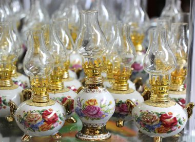 Gaz lambaları ile boyalı gül