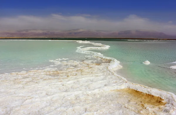 Ölü Deniz üzerinde tuz yatakları — Stok fotoğraf