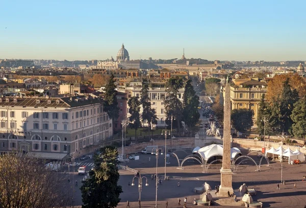 Náměstí Piazza del popolo a pouliční cola di rienzo — Stock fotografie