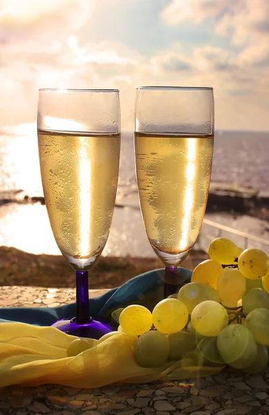 Two glasses of champagne — Stock Photo, Image