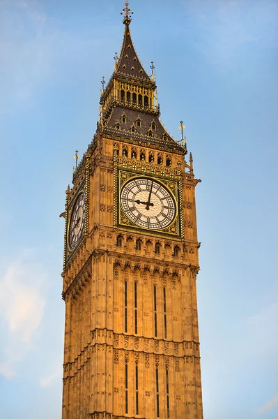 Großer ben uhrturm (elizabeth turm ) — Stockfoto