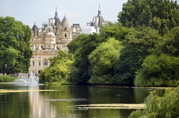 Saint james park och palace, london — Stockfoto