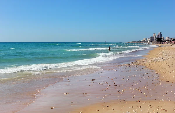 Playa de arena en el mar Mediterráneo — Foto de Stock