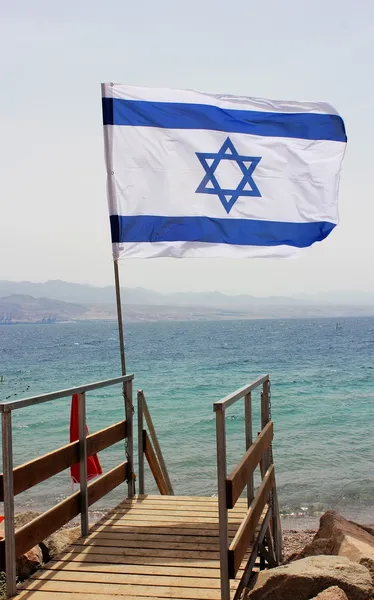 Bandera de Israel contra el fondo del Mar Rojo — Foto de Stock