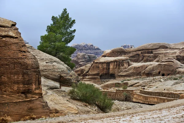 Τοπίο κοντά του αρχαία πέτρα στην Ιορδανία — Φωτογραφία Αρχείου