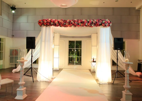 Yahudi geleneğinde düğün gölgelik (chuppah veya huppah)