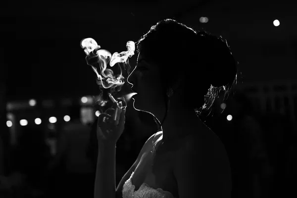девушки курящие марихуану фото