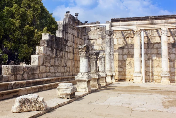 Sinagoga de Cafarnaúm en el mar de Galilea, Cafarnaúm, Israel — Foto de Stock