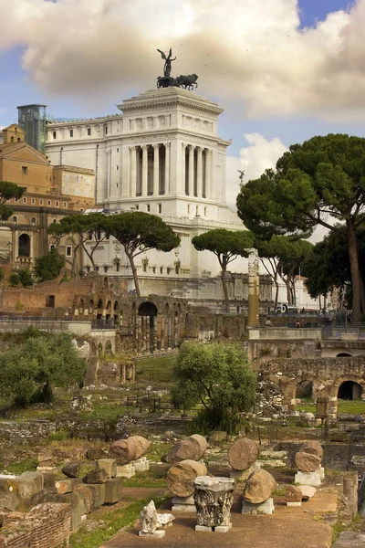 Monumentet vittorio emanuele och romerska forum, Rom — Stockfoto