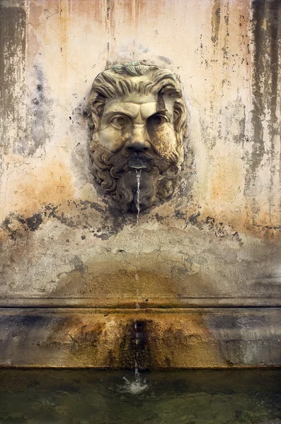 バチカン美術館、ローマ、イタリアの中庭の噴水 — ストック写真