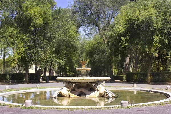 Fontein, tuinen van villa borghese, rome — Stockfoto