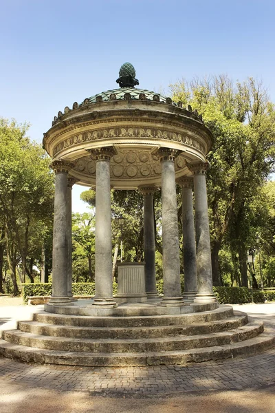 Rotonda dentro del complejo de jardines y parques en Villa Borghese, Roma — Foto de Stock