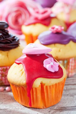  Çok katlı bir bina, en üst kat.