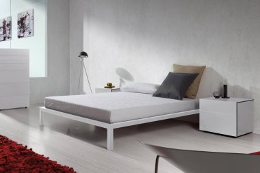 Modern lüks yatak odasının iç dekorasyonu asgari düzeyde