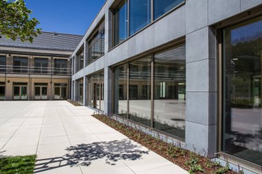  Modern hastane ya da polikliniğin dış mekanı