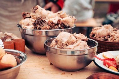 19. yüzyılın Napolyon ordusunun kampındaki şölen masası.
