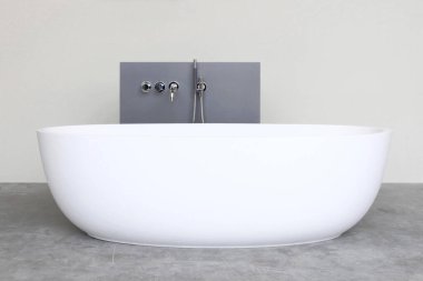 Küvet en az tarzla, modern iç mekan.