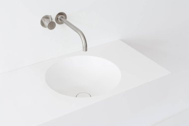 Lavabo banyoda, modern banyo lavabosu.