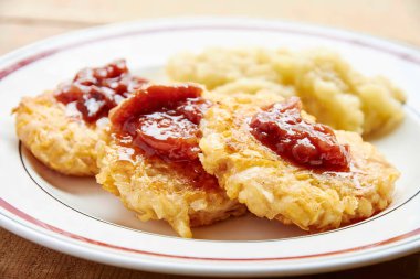 Kavrulmuş etli kaseler.