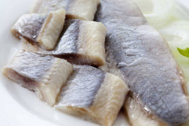 çikolatalı süt masada.