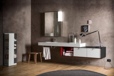 Minimum İskandinav tarzında modern banyo.