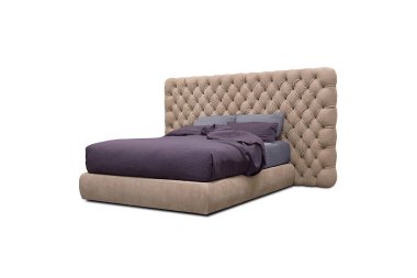 Pastel renklerde klasik lüks yatak beyaza izole edilmiş.