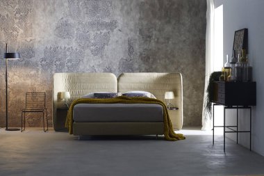 Minimum İskandinav tarzında modern lüks yatak odası.