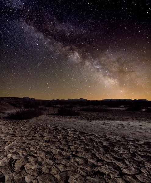 Vía láctea sobre el desierto —  Fotos de Stock