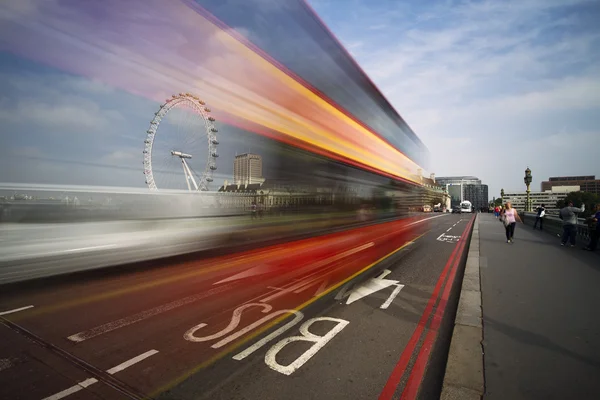 런던 버스 차선 — 스톡 사진