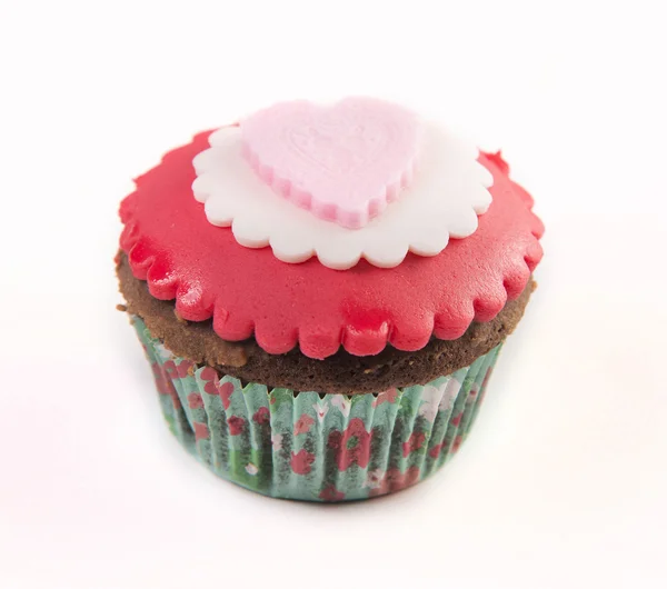Der rote Cupcake isoliert auf weißem Hintergrund — Stockfoto